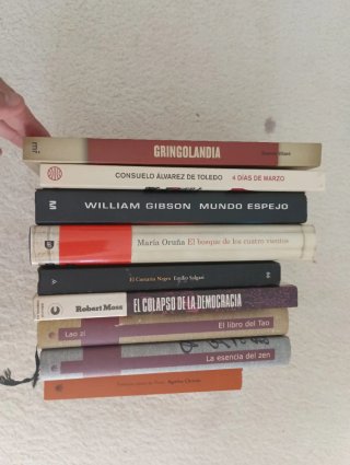 Libros histórica, políciaca, C Ficción, filosofía