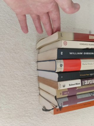 Libros histórica, políciaca, C Ficción, filosofía