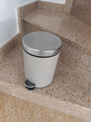 Papelera de baño metal y plástico