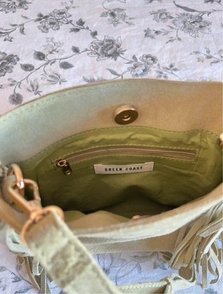Bolso de ante verde con flecos