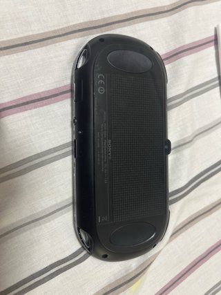 PS Vita OLED PCH-1004 + 4 Giochi + Custodia