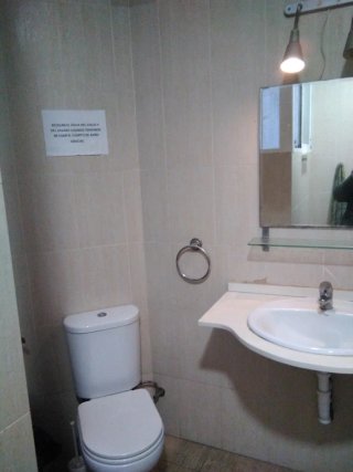 Se vende piso en Cádiz.