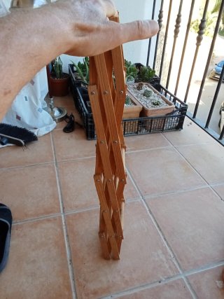 Botellero de madera plegable