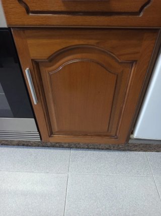 Puertas de cocina madera maciza de varios tamaños.
