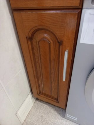Puertas de cocina madera maciza de varios tamaños.