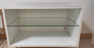 Mueble Ikea con cristal