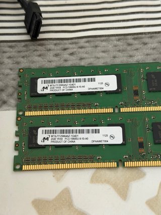 Disco Duro  Hitachi + 2x RAM 2GB