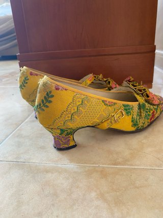 Traje de Fallera Completo con Cancán y Zapatos