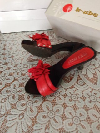 Sandalias K-ube Rojas y Marrones No hago envíos.