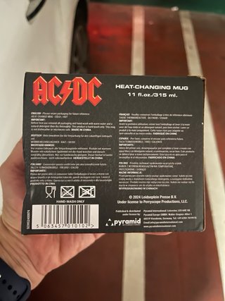 Taza AC/DC