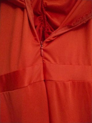 Vestido fucsia escotado