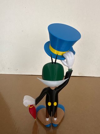 Figura Pepito Grillo con sombrero y paraguas