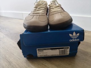 Adidas Spezial Beige y Rojo