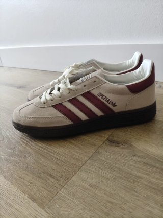 Adidas Spezial Beige y Rojo