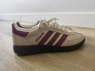 Adidas Spezial Beige y Rojo