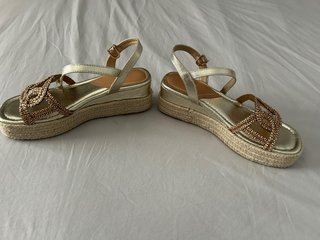 Sandalias doradas Mariamare talla 39