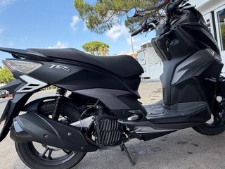 Moto Scooter SYM Negra