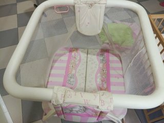 Parque infantil con estampado de letras