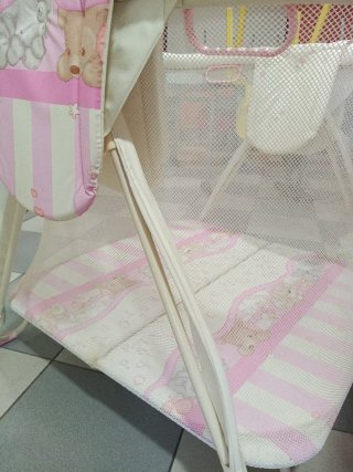 Parque infantil con estampado de letras