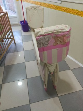 Parque infantil con estampado de letras