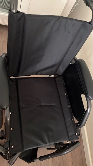 Silla ruedas manual. Y reposapies izquierdo.