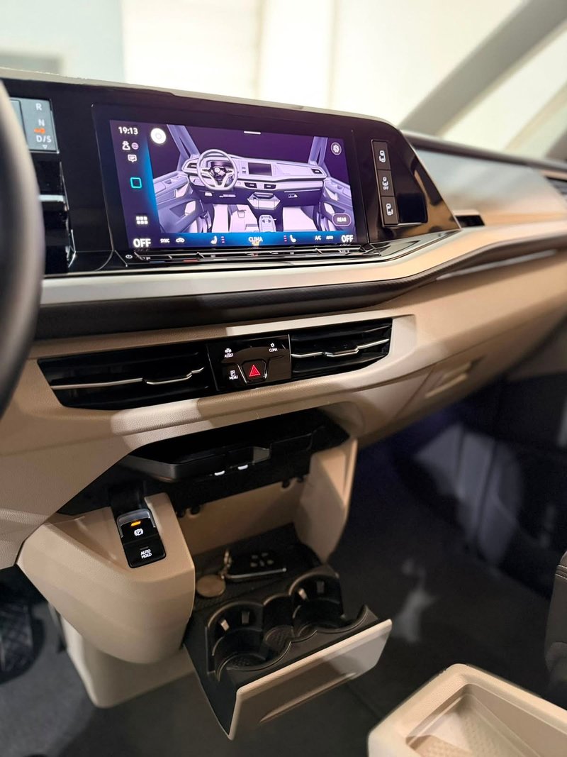 Volkswagen Multivan 2025, foto 11