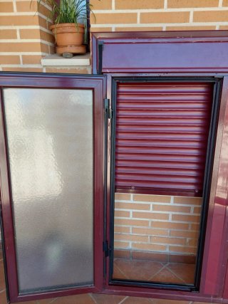Ventana aluminio con persiana