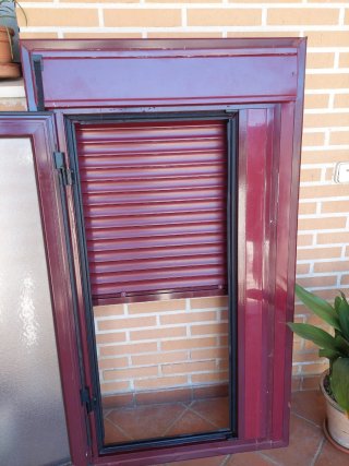 Ventana aluminio con persiana