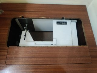 Máquina de coser con mueble