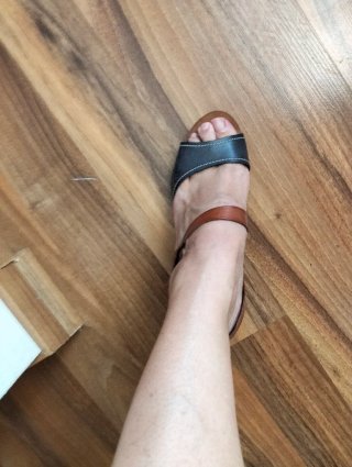 Sandali con tacco in pelle