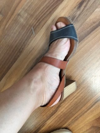 Sandali con tacco in pelle