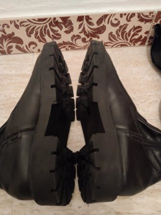 Stivali alti in pelle nera