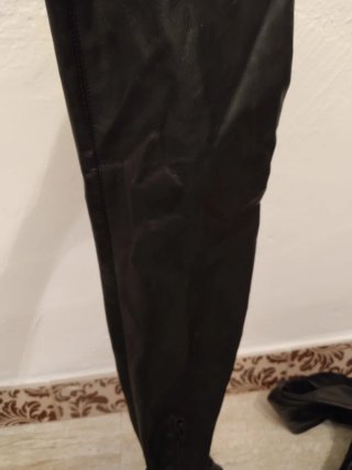 Stivali alti in pelle nera