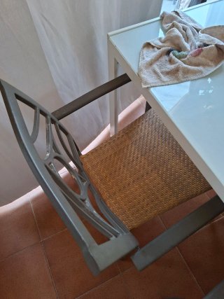4 Sillas de Terraza Metálicas y Mimbre