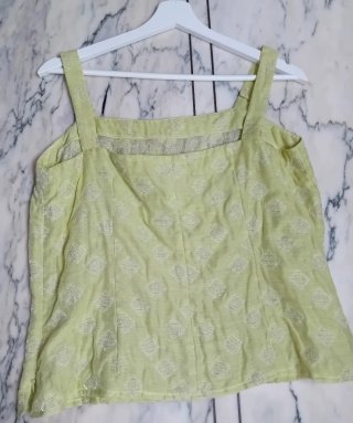 Top verde lima con rombos