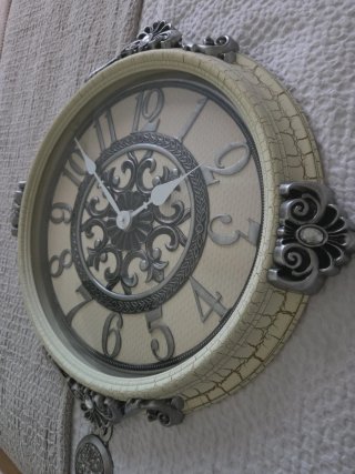 Reloj de pared decorativo con péndulo
