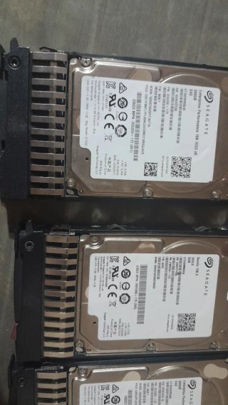 Lote de 9 Discos Duros Seagate para Servidor