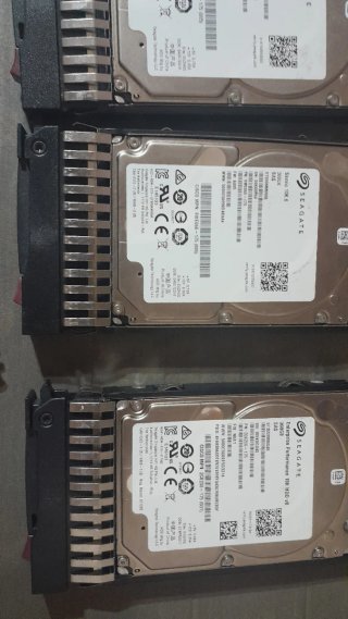 Lote de 9 Discos Duros Seagate para Servidor