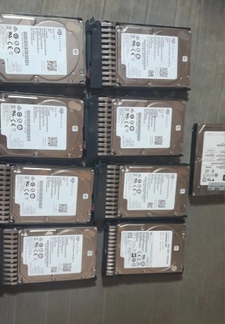 Lote de 9 Discos Duros Seagate para Servidor