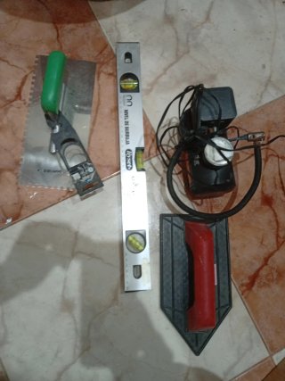 Lote herramientas albañilería y nivel