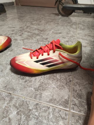 Zapatillas Fútbol Adidas Talla 42 Rojas y Blancas