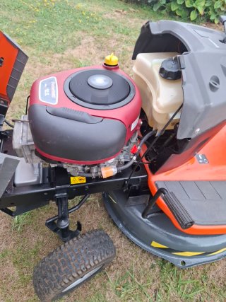Tractor cortacésped Husqvarna CT126