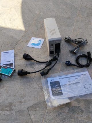 Adaptador Ethernet y Batería APC