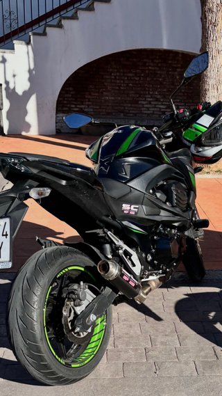 Kawasaki Z800 Negra y Verde