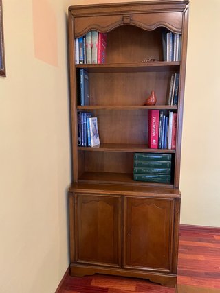 Librería clásica de madera para despacho