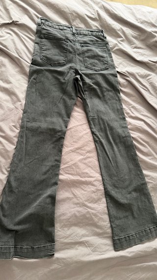 Pantalones vaqueros negros con tachuelas