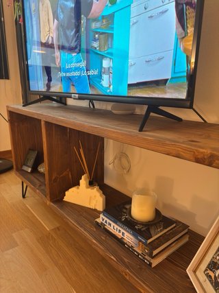 Mueble TV madera natural con patas metal