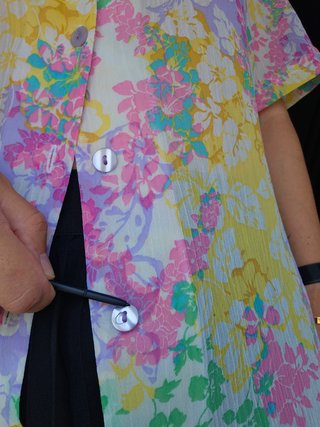 Camiseta floral corta anudada