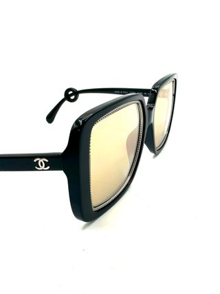 Gafas de Sol Chanel Negras y Doradas