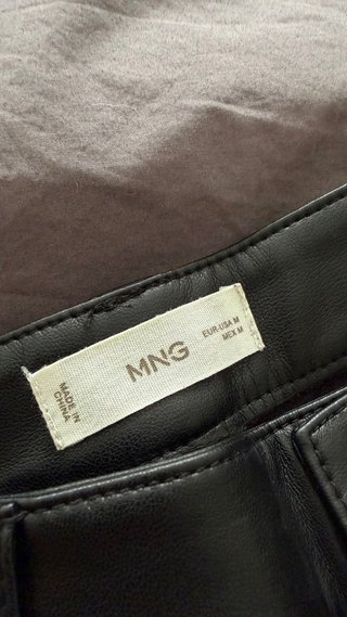 Pantalón campana efecto piel